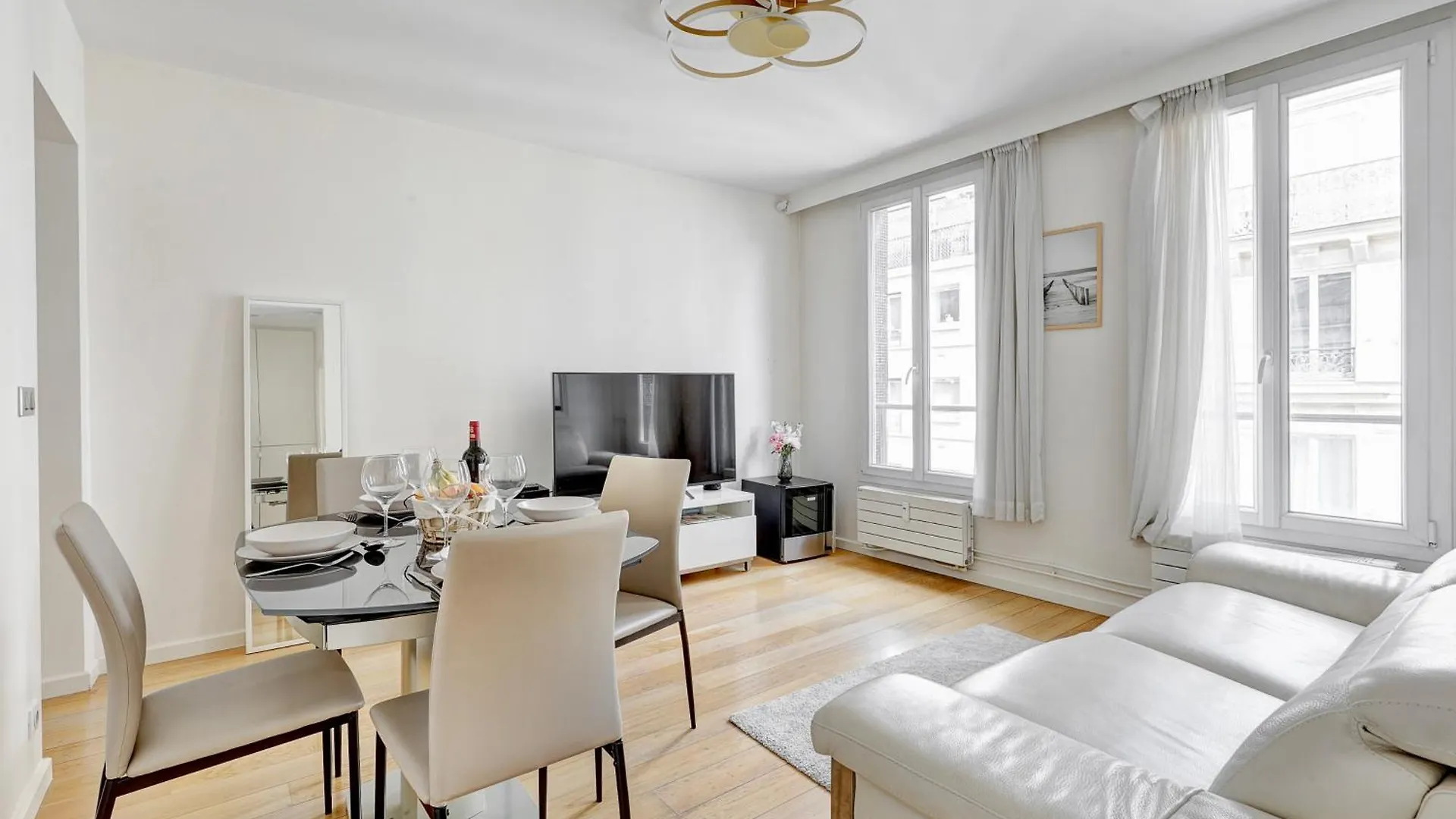 Suite Charlie Cardinet - Opulence Au Coeur De Paris contacts